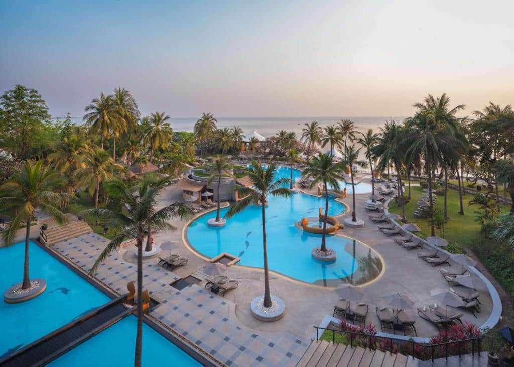 Hilton Hua Hin Resort & Spa – five-star hotel on the beach in central Hua Hin
