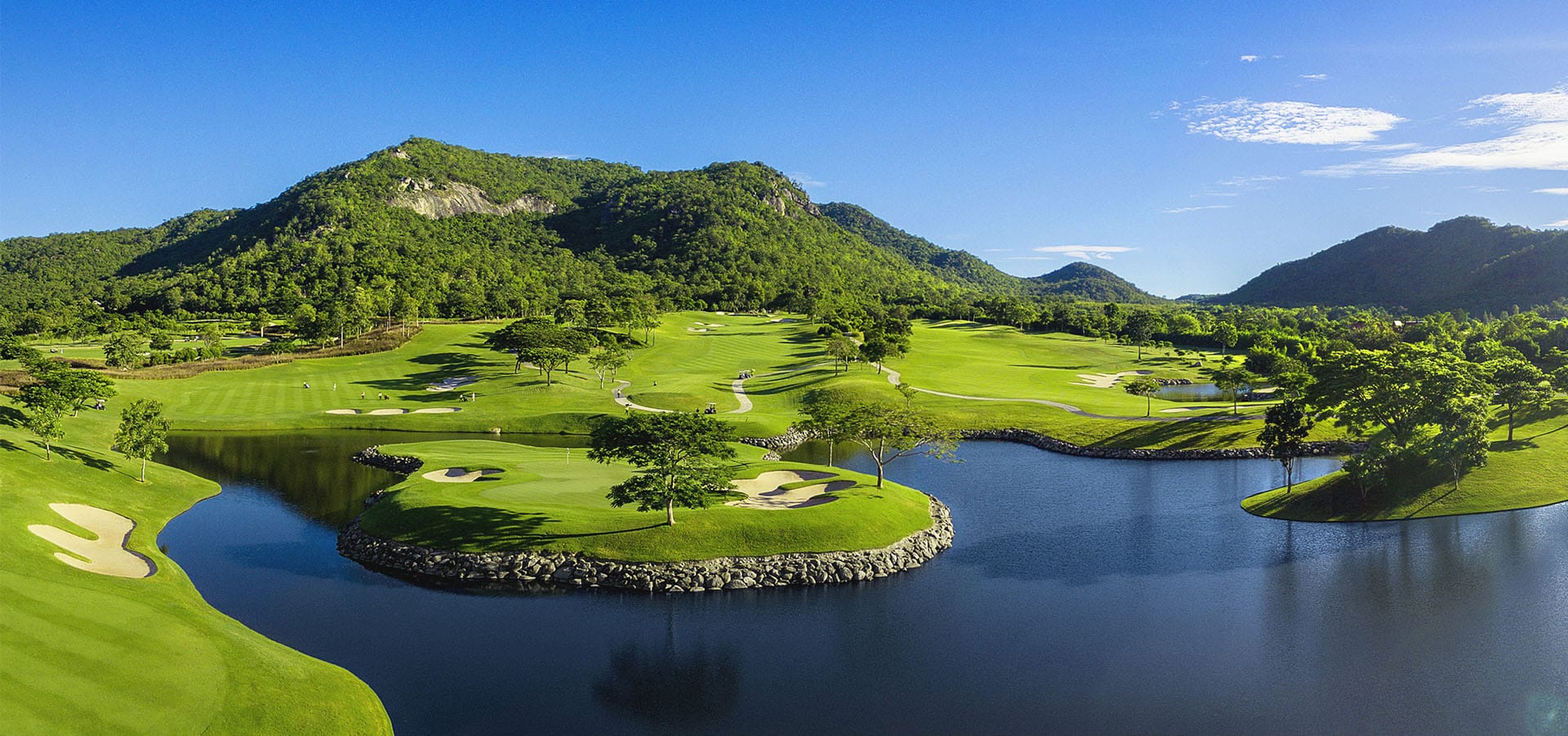Golf in Hua Hin – Black Mountain Golf Club with the mountains in the background