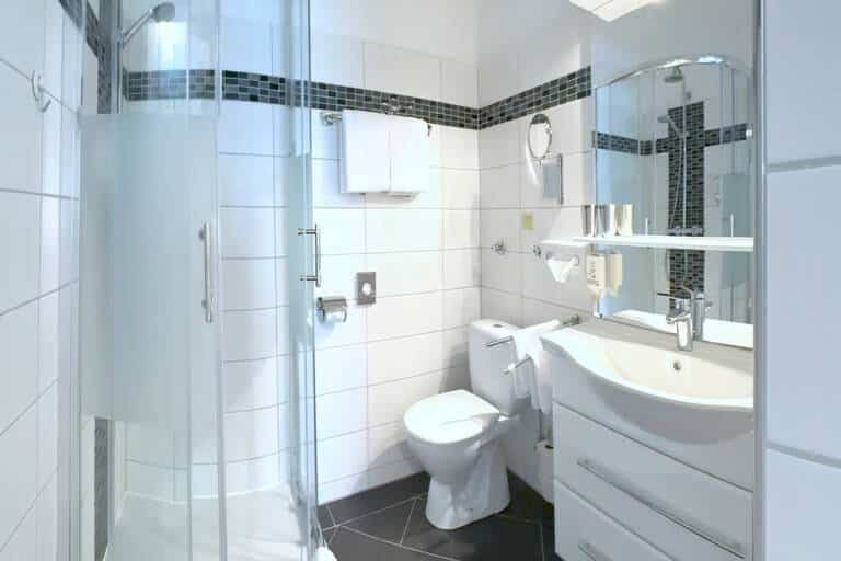 codoma_Hotel Amtsheide Zimmer 215 Bad_Original (kommerz