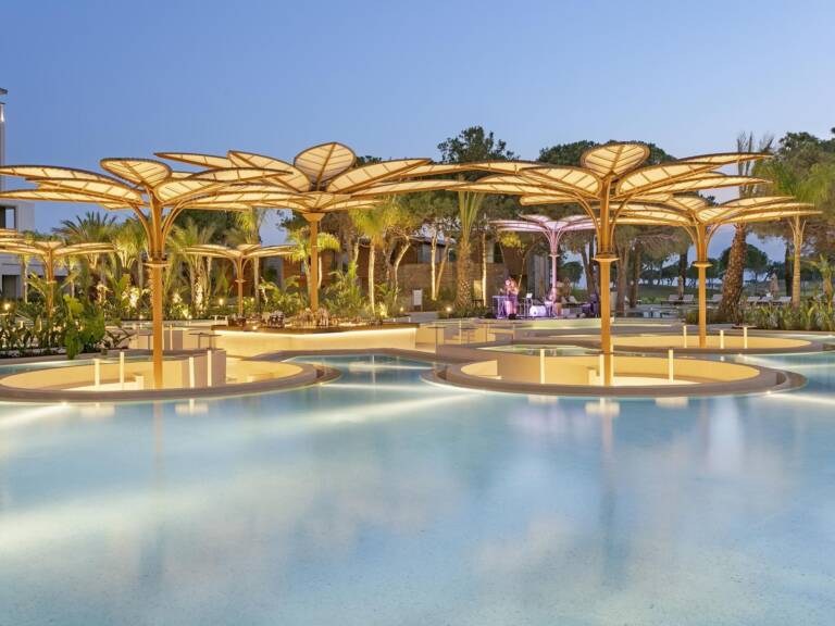 115-cullinan-belek-azure-pool-bar_standard